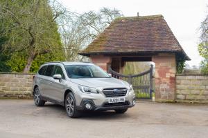 Subaru Outback 2018 года  (UK)